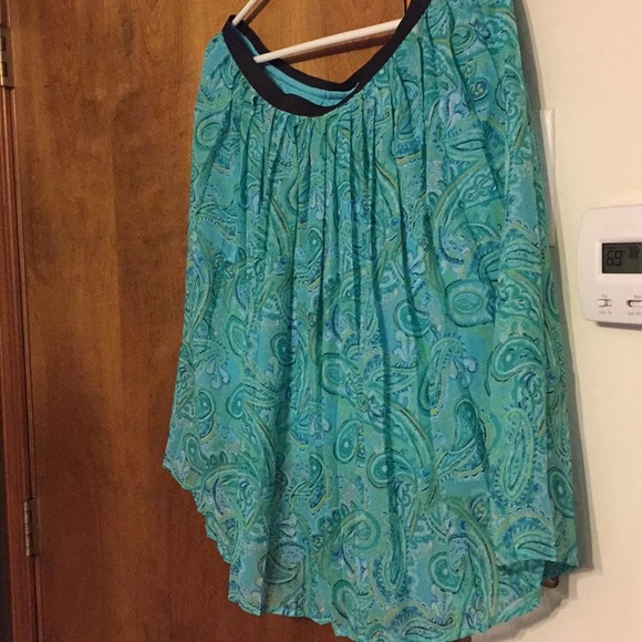 Green skirt. - Picture 3 of 4